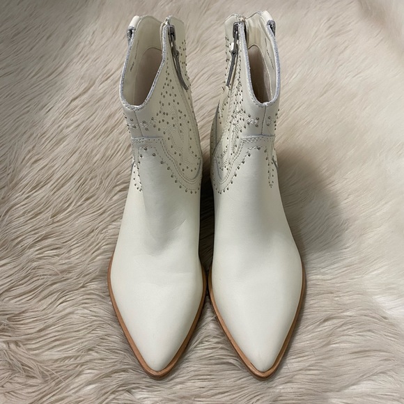 Dolce Vita White Leather Solow Studded Western Booties Cowboy Boots Western - Picture 2 of 10